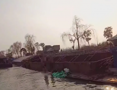 ���գ�����ˮ��������ײ