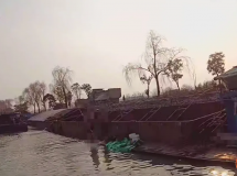 ���գ�����ˮ��������ײ